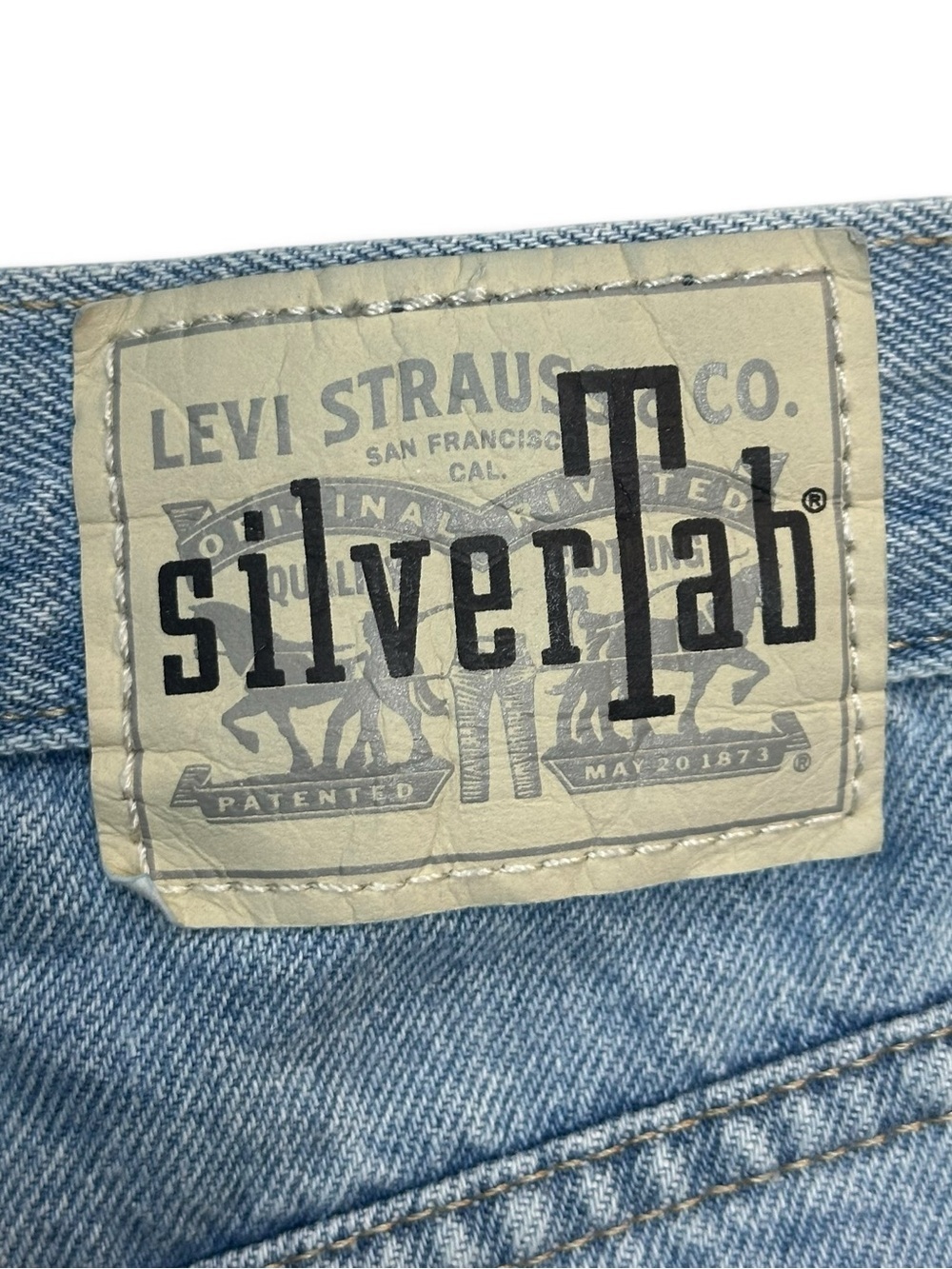 Levi’s SilverTab Mom Shorts W30 Light Wash High Rise Distressed Raw Hem Y2K - Picture 4 of 12